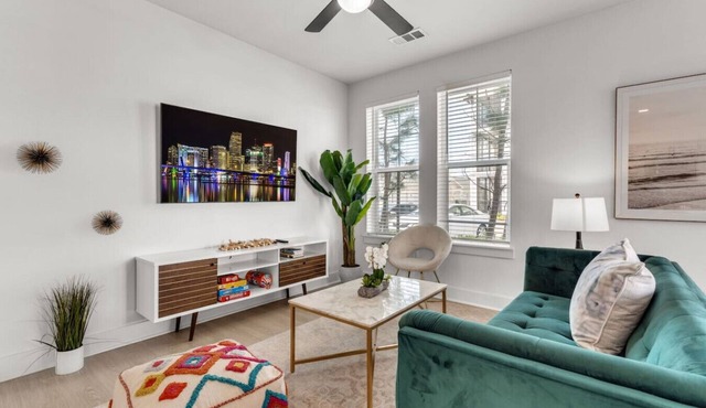 Sun-Kissed Sanctuary: Family-Friendly 3 Bed Oasis