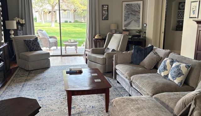 Sun La Vie – A Stylish Sun Lakes Golf & Tennis Townhome