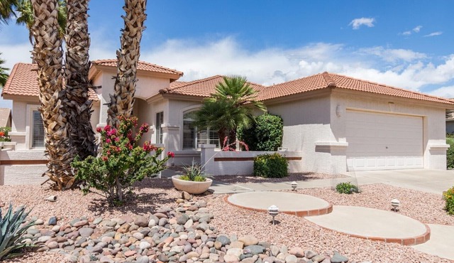 Sun Lakes Oakwood with Putting Green and Golf Cart
