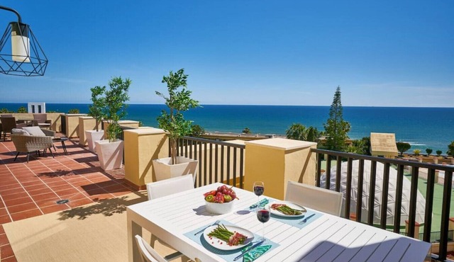 Sun Lover`s Paradise. Private rooftop seaview terrace, amazing romantic holiday