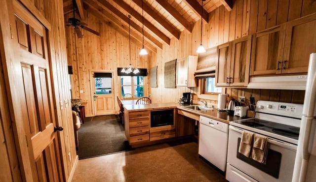 Sun Mountain Lodge - Lakeside One-Bedroom