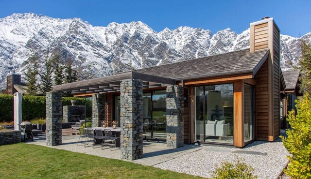 Sun Peaks Villa | Outdoor fireplace & hot tub | 2 mins to Jack`s Point golf