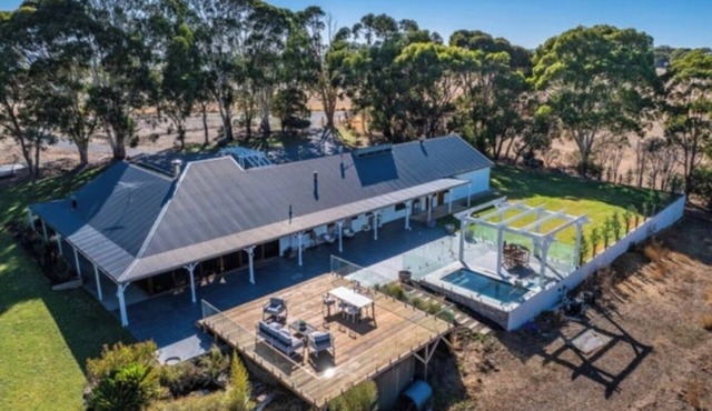 SUN RANCH- The perfect entertainer with unrivalled vistas & sunsets in privacy.