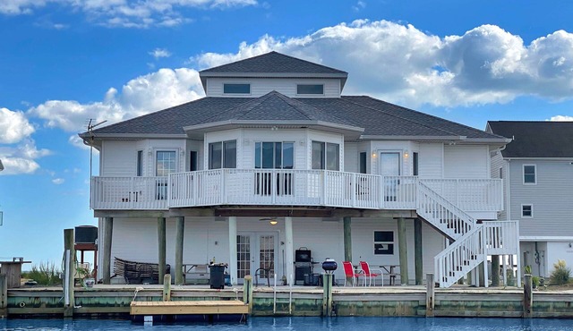 Sun Rayes | Canal Dock, Elevator, Game Room + Pet Friendly Captain's Cove Retreat