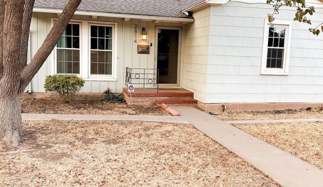 Sun's Up, Gun's Up 2 bedroom Cottage in Lubbock TX in Tech Terrace