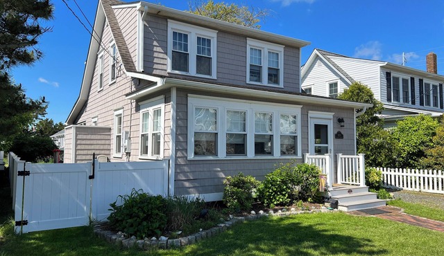 Sun, Sand, and Savings in this Cozy Cottage Near the Beach & Bay!