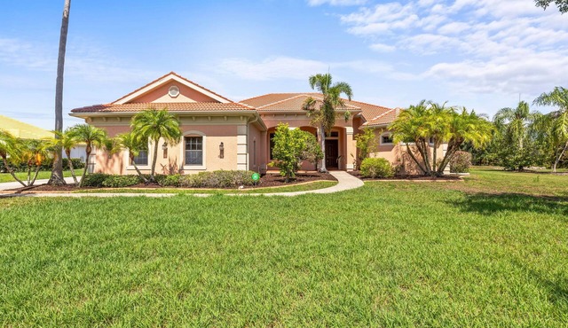 Sun, Sand & Space: Your Bradenton Vacation Home with Private Pool