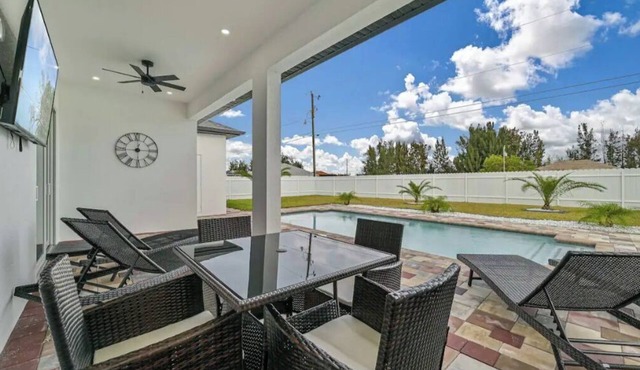 Sun Soaked 4 Bedroom *Heated* Pool Home -BRAND NEW