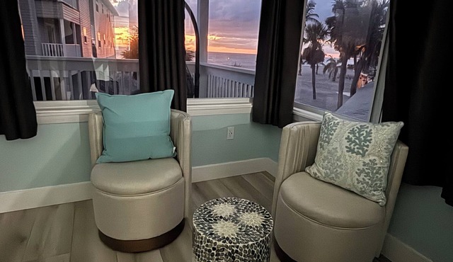Sun-soaked Beach House Sleeps 12 - Reserve Your Slice of Paradise Today!