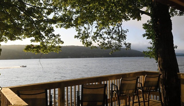 Sun-Soaked Lakefront, Nordic Sauna & Wine Country