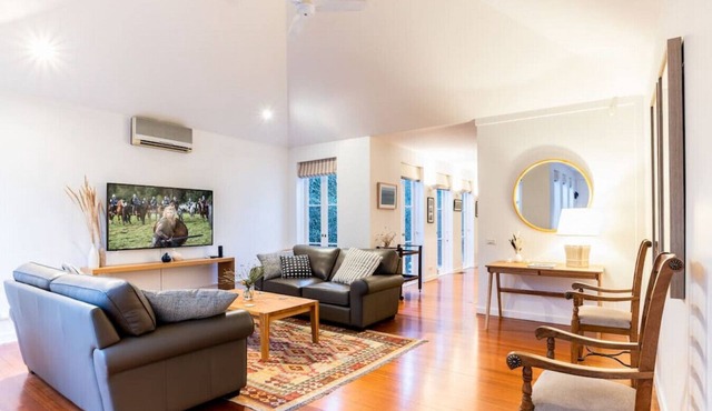 Sun-Soaked Sanctuary in the heart of Richmond