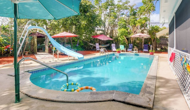 Sun-Soaked Studio w/Pool Access in Lake Worth!