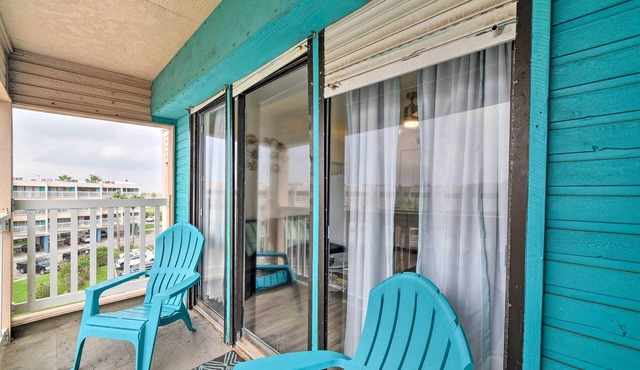 Sun-Soaked Texas Condo w/ North Beach Access!