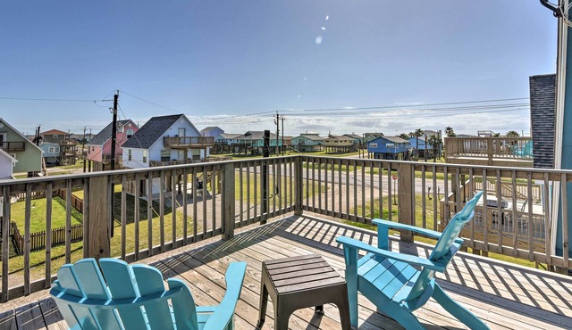 Sun-Soaked Texas Getaway w/ Multiple Decks!