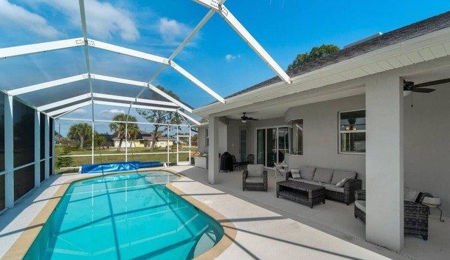 Sun-Soaked & Tranquil Getaway Relaxing Pool Area