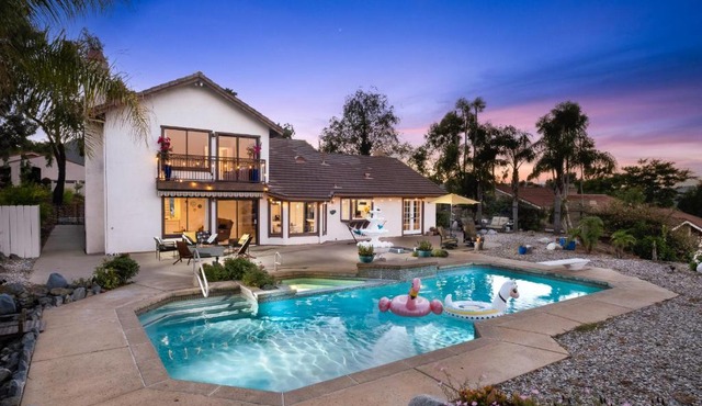 Sun&Star Studded Central Luxury with Hottub, Pool, Views