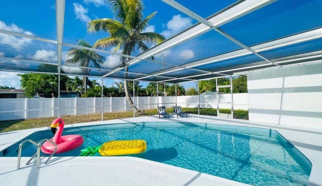 SUN VILLA Private Pool Home Near Hard Rock Stadium & Beach