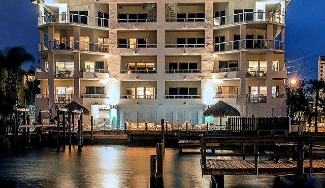 Sun West Palms - Suite 203 - 3 Bd/Ba - 3rd Story Bay Water View.