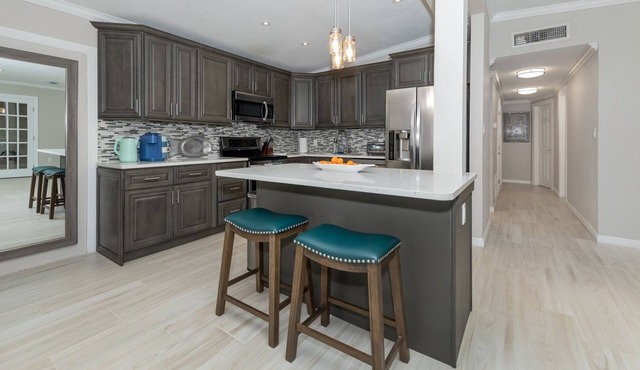 Sunaire Terrace within minutes to Downtown Sarasota