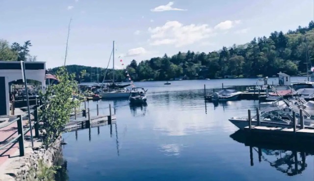 Sunapee Harbor Home Drive to Mountain 7-Bed Pet Friendly Arcade Walk to Marina