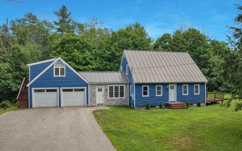 Sunapee Retreat, Fire Pit & Yard, Close to Lake