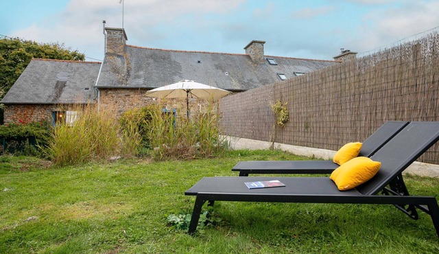 Sunbathing – Les Gîtes du Goëlo