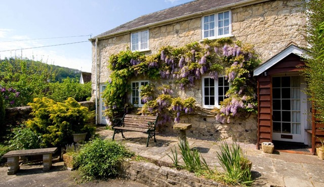 Sunbeam Cottage nestling in the heart of Branscombe village with a parking space