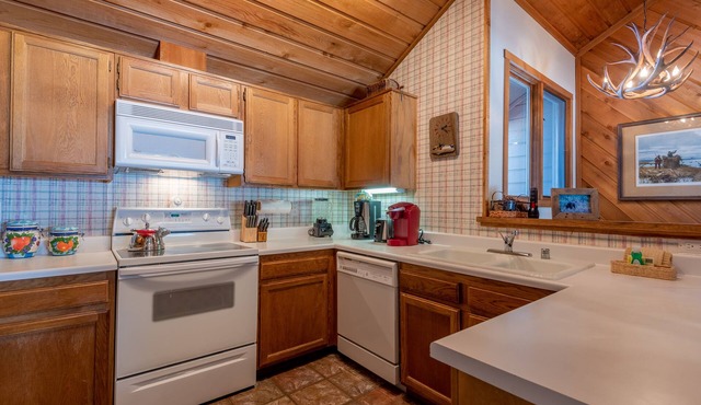 Sunburst Condo 2749 - Comfortable Elkhorn Space Off of Golf Course w/Mt View