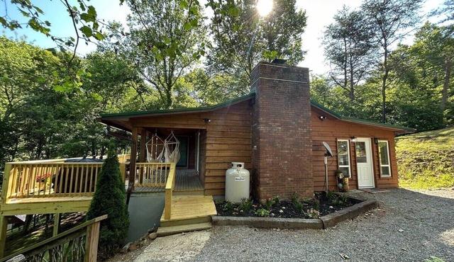 Sunburst Falls Hideaway in Eastern Smokies - Spa