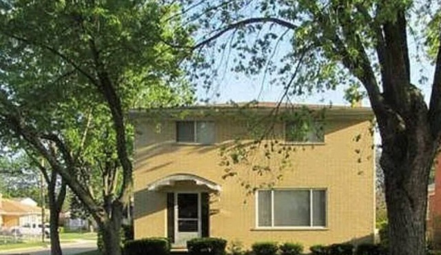 Sunburst Peaceful Palace Spacious 4-bed rm with a Den-Fulton in Center Line, MI.