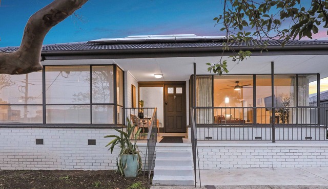 Sunbury large family home close to airport macedon ranges newly renovated