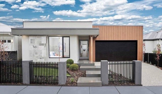 Sunbury Luxury - The Perfect Family Entertainer/next to airport