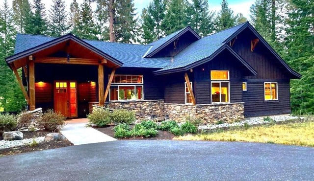 Suncadia 3 Bedroom 2.5 Bath Home . Sleeps 8 with a PVT Hot Tub and Game Room