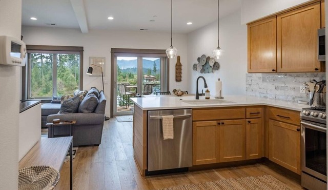 Suncadia Pet-Friendly Village Chalet Near Pool with Game Room and Exclusive Resort Pool Access