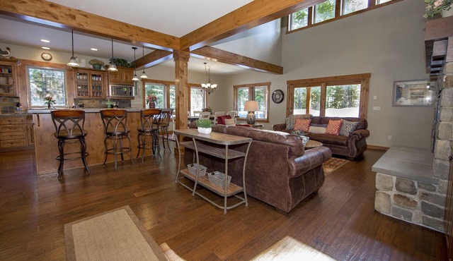 Suncadia Private Home Sleeps12, Fire Pit, Hot Tub, Pets, FreeBikes, 5StarReviews