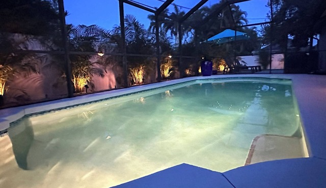 SunCoast Garden Family Retreat-Beautiful Vacation Home with Heated Pool. nnn