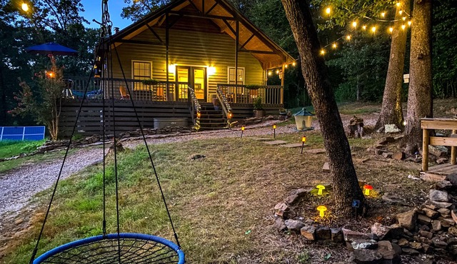 Sundance Cabin: 20 acres w/hot tub + mountain view