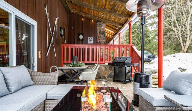 Sundance of Blantyre Lodge with Private Salt Water Hot Tub & Sauna House