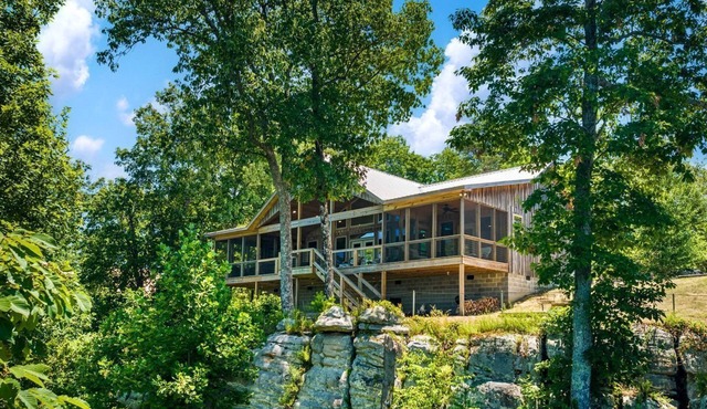 Sundance Rock -Majestic Cottage with Open Living Spaces and Views in Mentone, Alabama