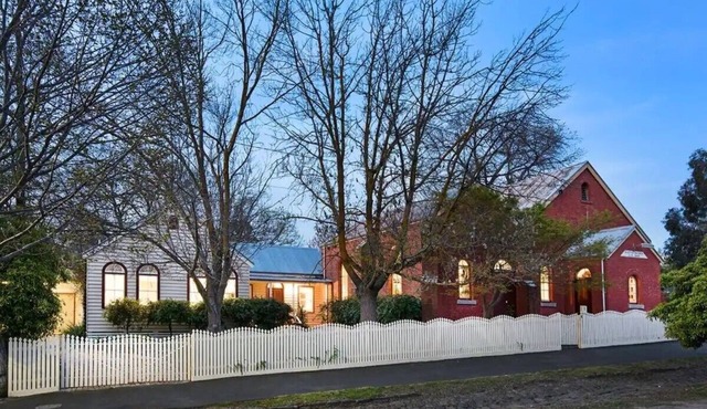 Sunday House - Luxury Restored Church in Historic Maldon