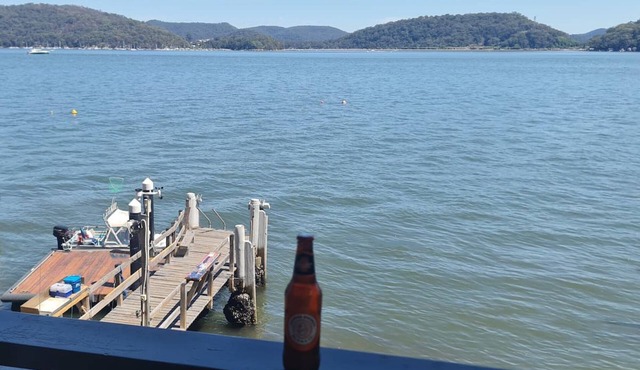 "SUNDECK LODGE" Waterfront. Sleeps 11. Awesome. HAWKESBURY/COWAN/PITTWATER