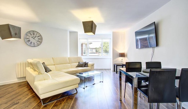 Sunderland Short Stays 2 bedroom apartment Free Parking Fulwell SR6