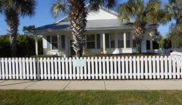 SUNDIAL COTTAGE: CRYSTAL BEACH, DESTIN, FL. PRIVATE POOL!