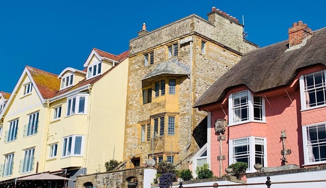 Sundial House Beachfront Arts & Crafts Period House