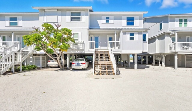 Sundown 25 - Gulf Front - Close to Village - 3 bed/3.5 Bath - Sleep 6!
