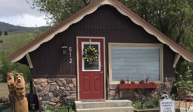 SunDown Cabin on Main Street in Darby