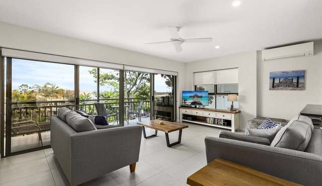 Sundowner 3 - A fantastic view over Laguna Bay to the Noosa North Shore beach.