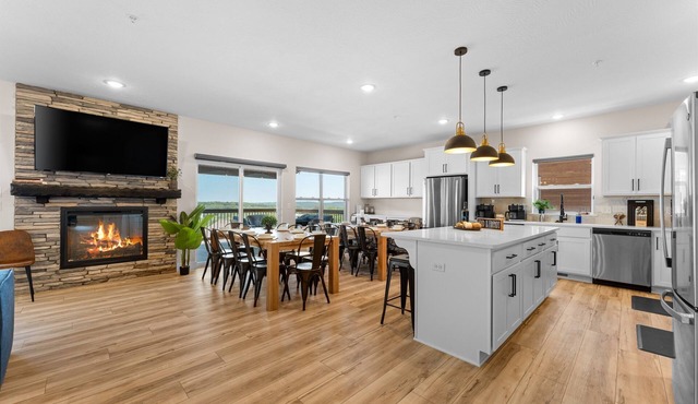 Sundowner Lodge with Lake View close to SDC and Branson