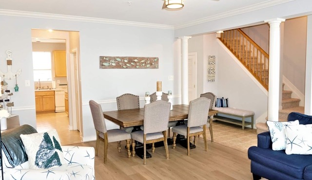SUNDRENCHED REFLECTIONS – 4BD, 3.5BA – Sleeps 10 – Walkable community – Community Pool