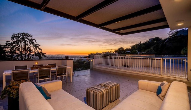 SUNET PLAZA MODERN MANSION